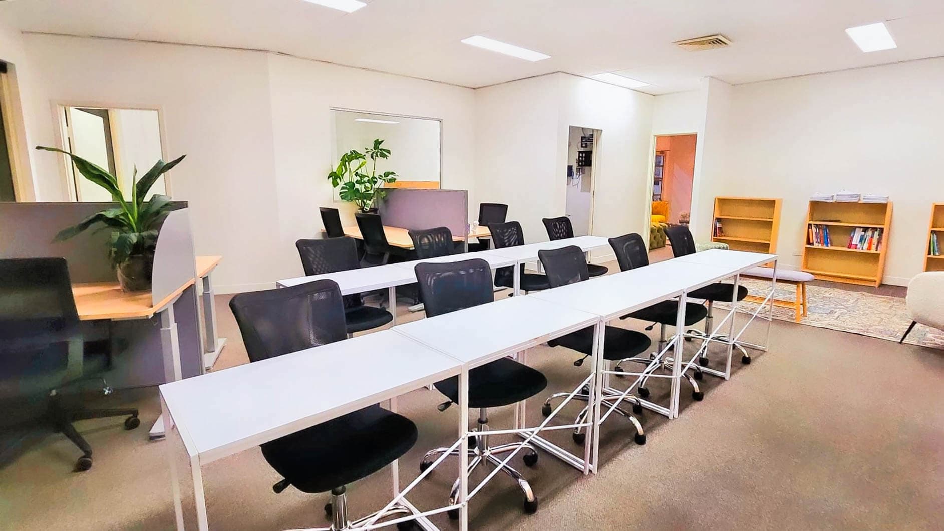 Study desks in the Academis classroom